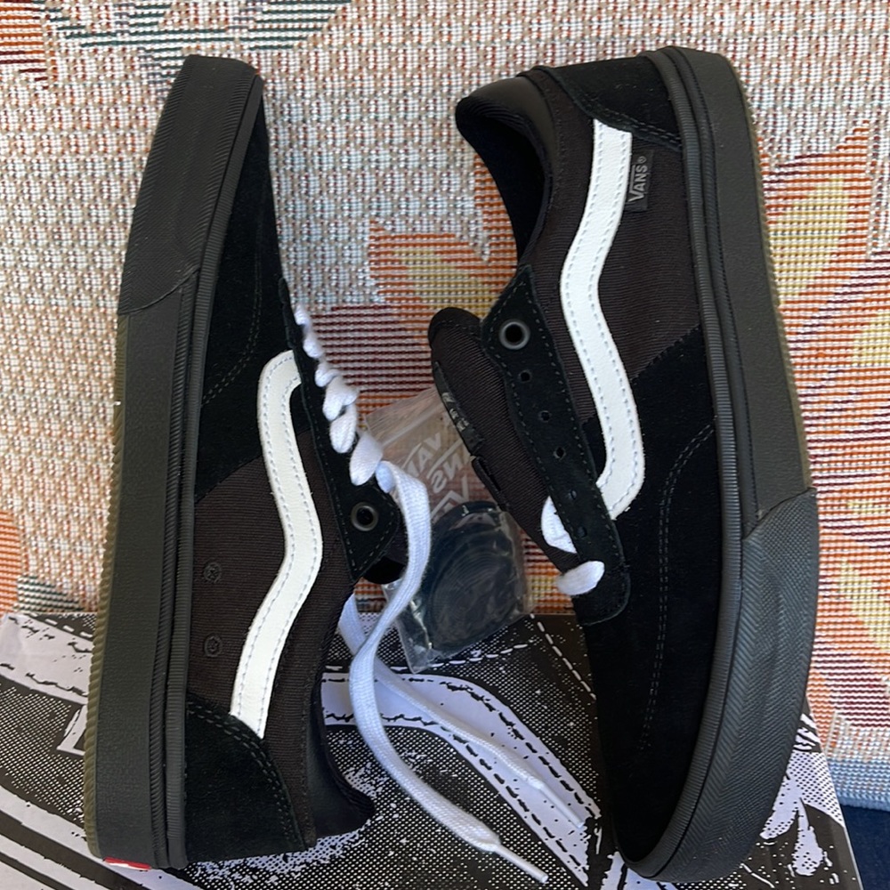 Vans WMNS Gilbert Crockett
Blackout
VN0A5JIF10J
Sneakers - Picture 12 of 16